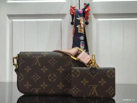 WIS GO STRAP VUITTON LOUIS FELICIE & 0421